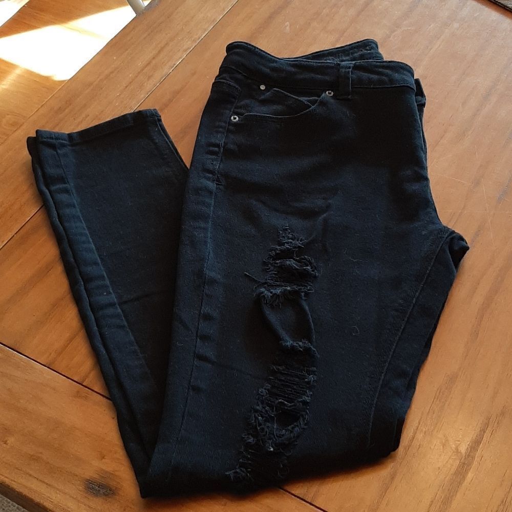 Vanilla Star Premium Distressed Black Denim Jeans EUC size 7